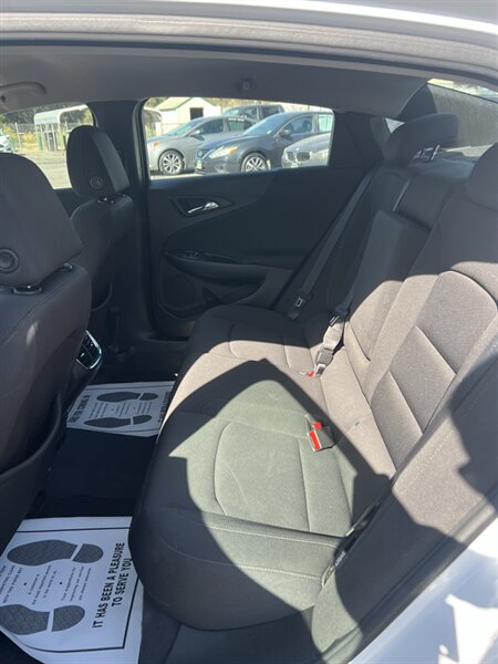 2019 Chevrolet Malibu LT - Photo 8 - Visalia, CA 93292
