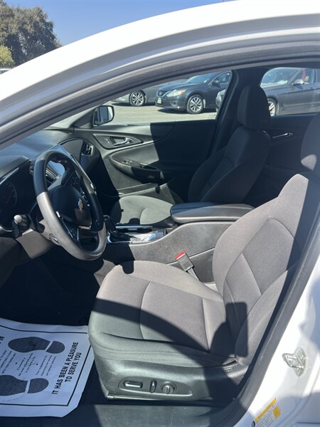 2019 Chevrolet Malibu LT - Photo 7 - Visalia, CA 93292