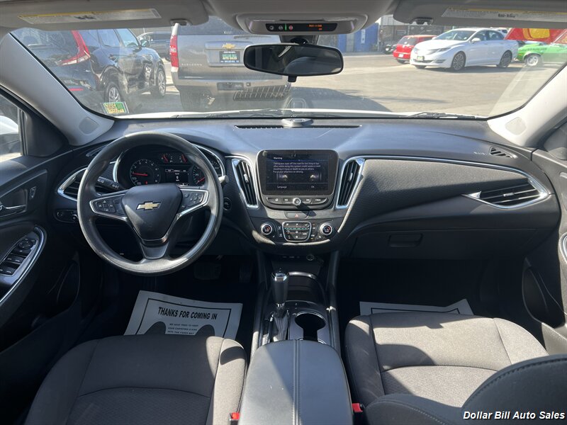 2019 Chevrolet Malibu LT - Photo 11 - Visalia, CA 93292