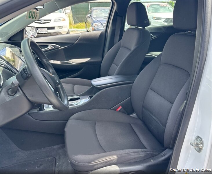 2019 Chevrolet Malibu LT - Photo 6 - Visalia, CA 93292