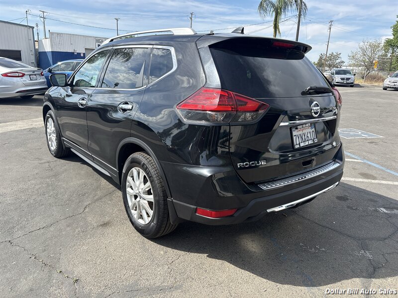 2017 Nissan Rogue SV - Photo 5 - Visalia, CA 93292
