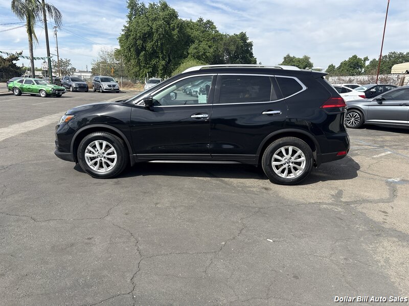 2017 Nissan Rogue SV - Photo 4 - Visalia, CA 93292