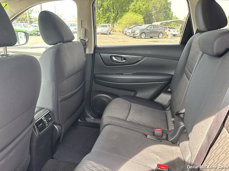2017 Nissan Rogue SV - Photo 10 - Visalia, CA 93292