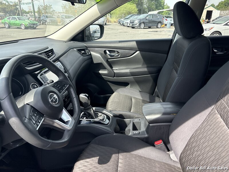 2017 Nissan Rogue SV - Photo 9 - Visalia, CA 93292