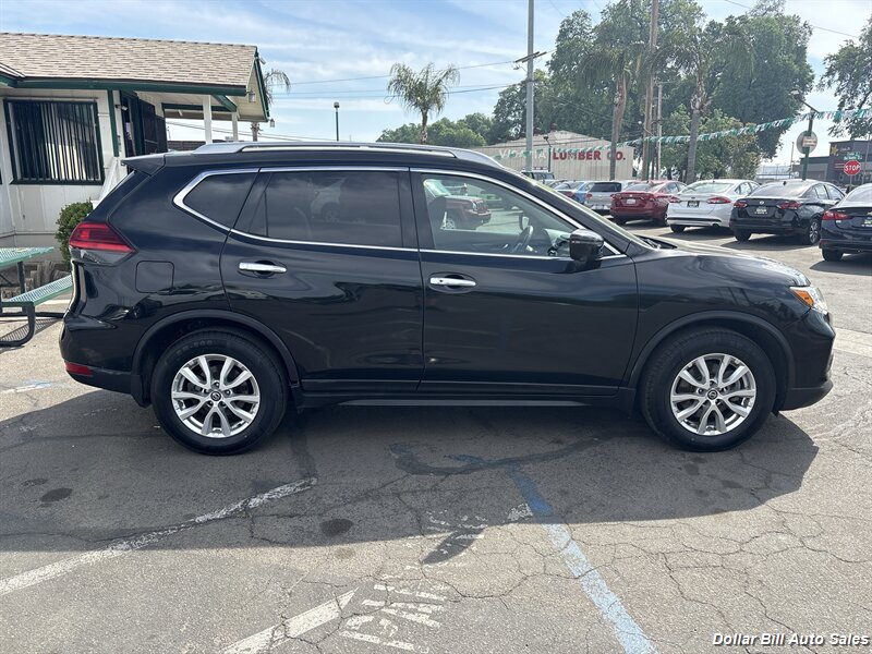 2017 Nissan Rogue SV - Photo 8 - Visalia, CA 93292