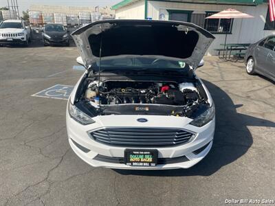 2017 Ford Fusion SE   - Photo 9 - Visalia, CA 93292