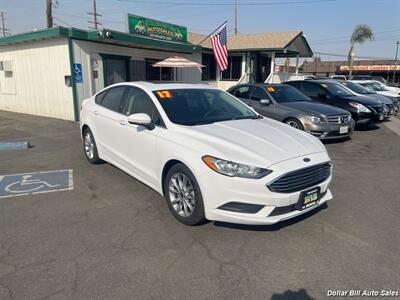 2017 Ford Fusion SE   - Photo 1 - Visalia, CA 93292