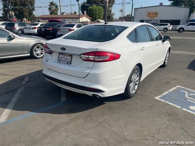 2017 Ford Fusion SE   - Photo 7 - Visalia, CA 93292