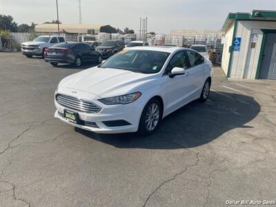 2017 Ford Fusion SE   - Photo 3 - Visalia, CA 93292