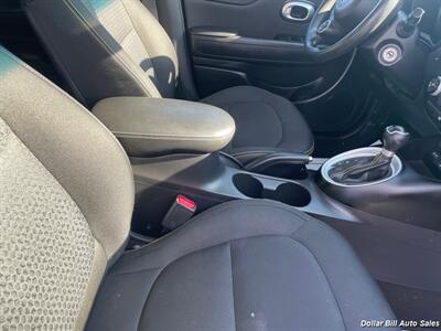 2016 Kia Soul +   - Photo 14 - Visalia, CA 93292