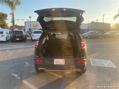 2017 Jeep Cherokee Limited   - Photo 12 - Visalia, CA 93292