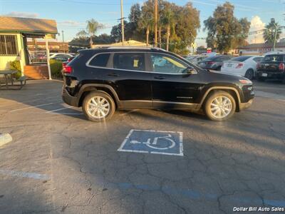 2017 Jeep Cherokee Limited   - Photo 8 - Visalia, CA 93292