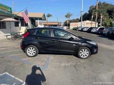 2012 Ford Fiesta SE   - Photo 8 - Visalia, CA 93292