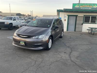 2017 Chrysler Pacifica Touring   - Photo 3 - Visalia, CA 93292