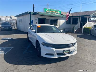 2019 Dodge Charger SXT   - Photo 1 - Visalia, CA 93292