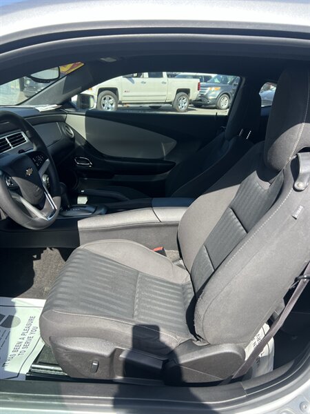 2012 Chevrolet Camaro LS - Photo 7 - Visalia, CA 93292