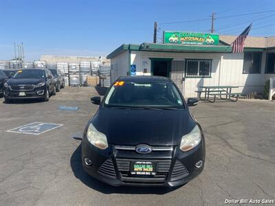 2014 Ford Focus SE   - Photo 2 - Visalia, CA 93292