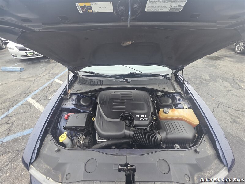 2013 Dodge Charger SXT - Photo 9 - Visalia, CA 93292