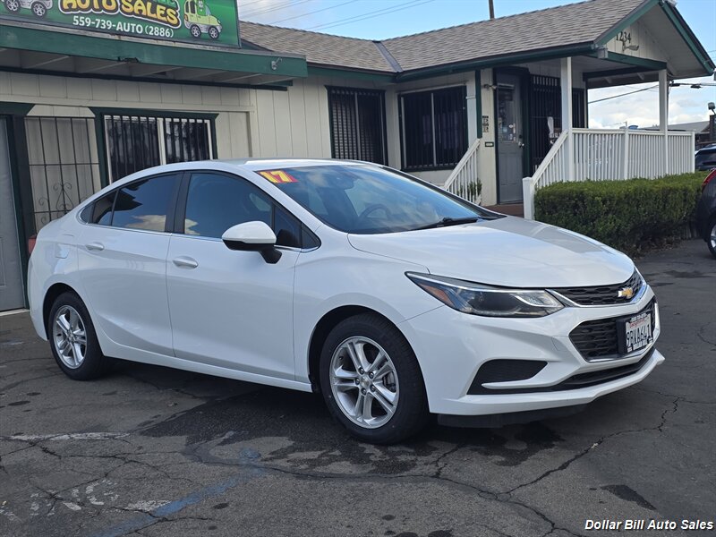 2017 Chevrolet Cruze LT Auto   - Photo 1 - Visalia, CA 93292