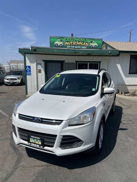 2016 Ford Escape SE   - Photo 1 - Visalia, CA 93292