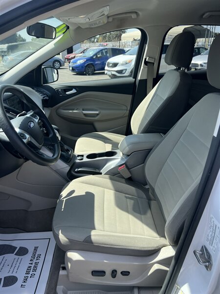 2016 Ford Escape SE - Photo 7 - Visalia, CA 93292