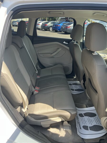 2016 Ford Escape SE - Photo 10 - Visalia, CA 93292