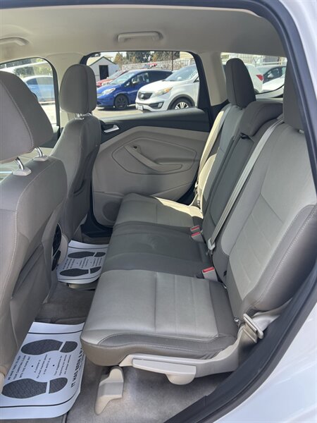 2016 Ford Escape SE - Photo 8 - Visalia, CA 93292
