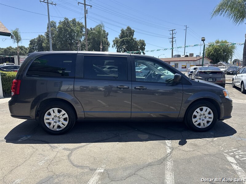 2019 Dodge Grand Caravan SE - Photo 3 - Visalia, CA 93292
