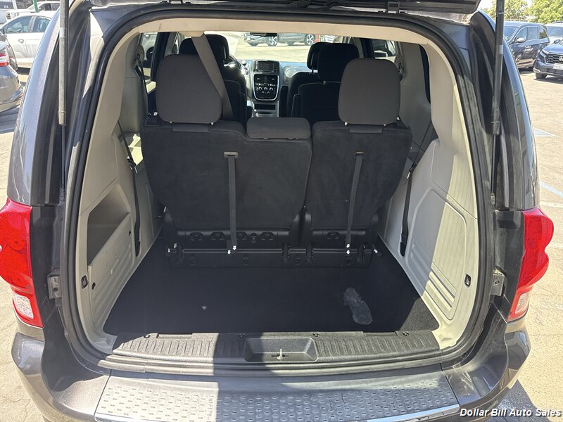 2019 Dodge Grand Caravan SE - Photo 5 - Visalia, CA 93292