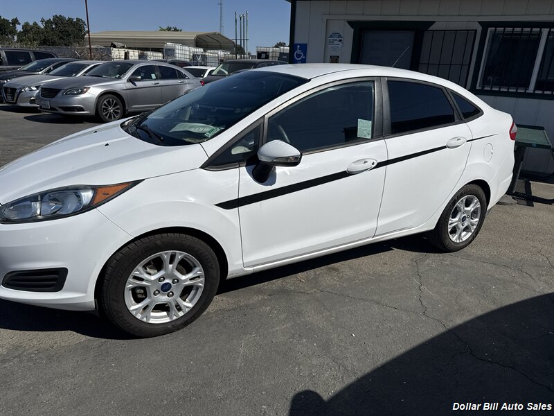 2014 Ford Fiesta SE - Photo 2 - Visalia, CA 93292