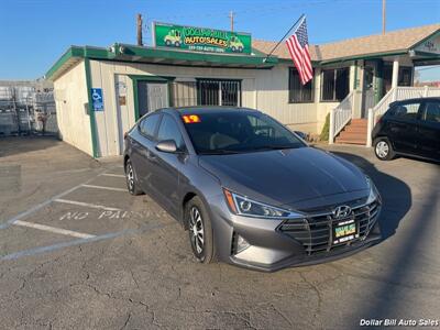 2019 Hyundai ELANTRA SE  