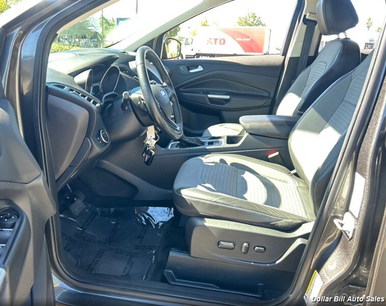 2017 Ford Escape SE - Photo 6 - Visalia, CA 93292