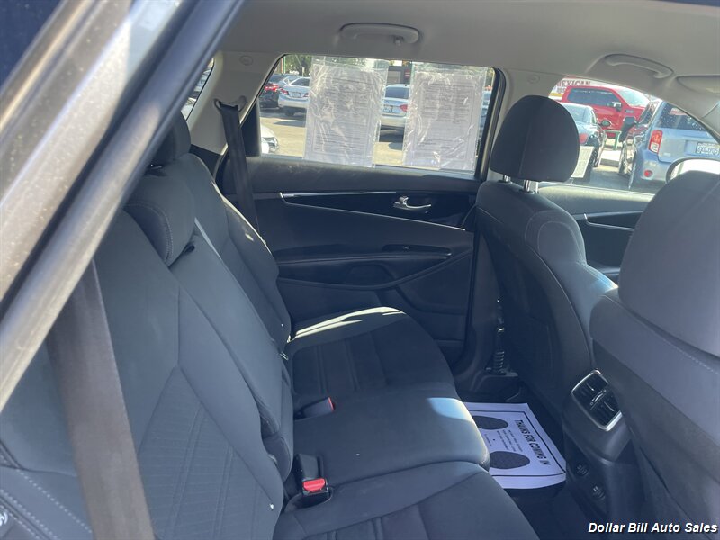 2019 Kia Sorento LX V6   - Photo 13 - Visalia, CA 93292