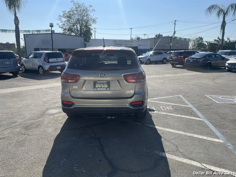 2019 Kia Sorento LX V6   - Photo 6 - Visalia, CA 93292