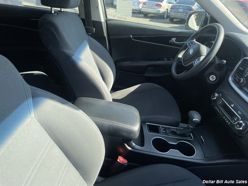 2019 Kia Sorento LX V6   - Photo 14 - Visalia, CA 93292