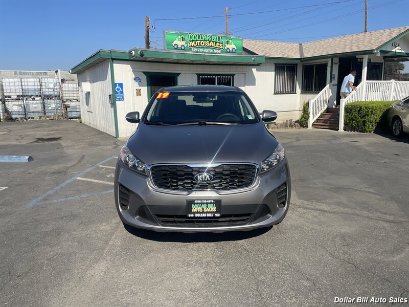 2019 Kia Sorento LX V6   - Photo 2 - Visalia, CA 93292