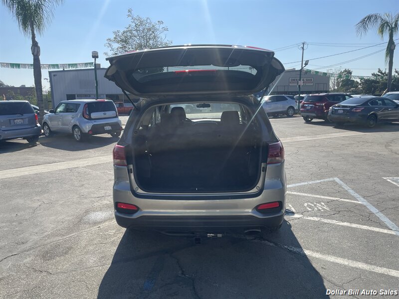 2019 Kia Sorento LX V6   - Photo 12 - Visalia, CA 93292