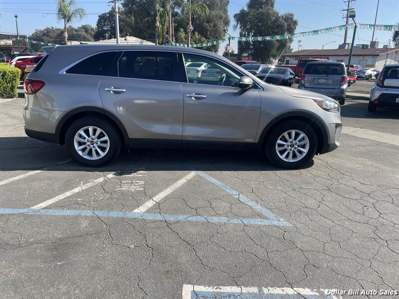 2019 Kia Sorento LX V6   - Photo 8 - Visalia, CA 93292