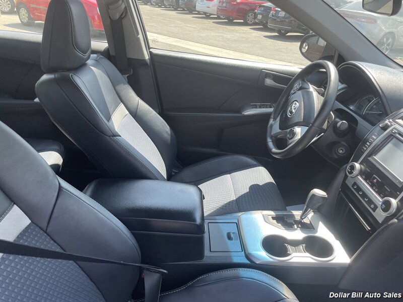 2012 Toyota Camry SE   - Photo 14 - Visalia, CA 93292