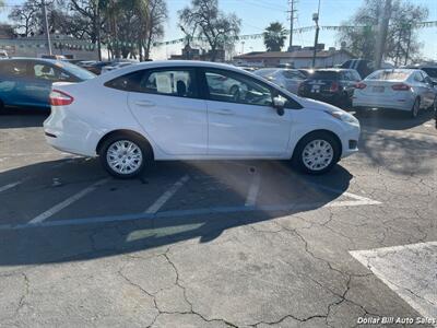 2014 Ford Fiesta SE   - Photo 8 - Visalia, CA 93292