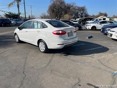 2014 Ford Fiesta SE   - Photo 5 - Visalia, CA 93292