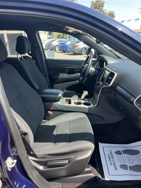2016 Jeep Grand Cherokee Laredo - Photo 11 - Visalia, CA 93292