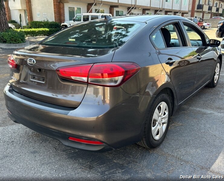 2017 Kia Forte LX - Photo 3 - Visalia, CA 93292