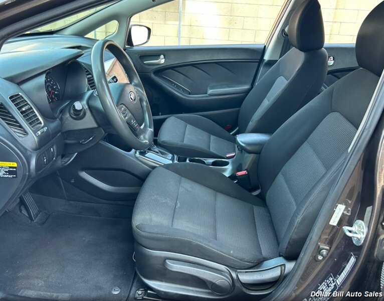 2017 Kia Forte LX - Photo 6 - Visalia, CA 93292
