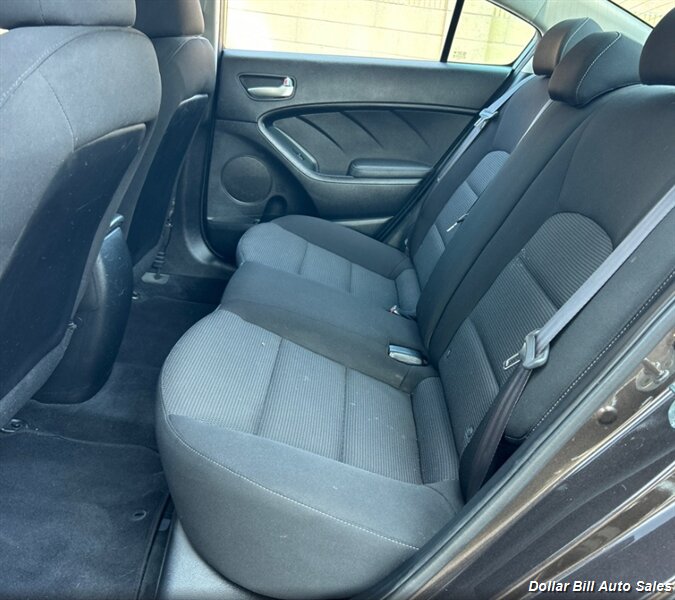 2017 Kia Forte LX - Photo 7 - Visalia, CA 93292