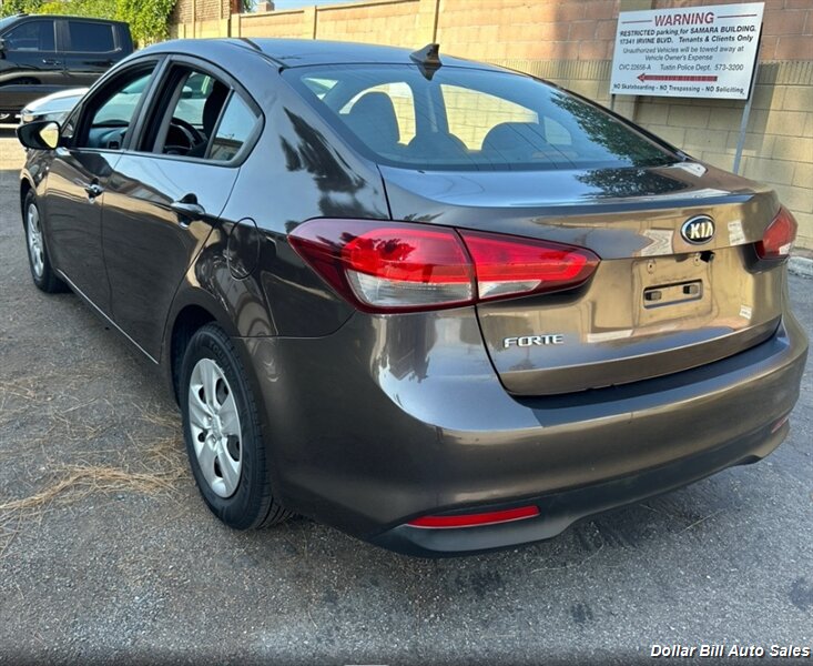 2017 Kia Forte LX - Photo 4 - Visalia, CA 93292