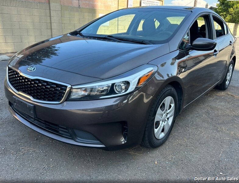 2017 Kia Forte LX   - Photo 1 - Visalia, CA 93292