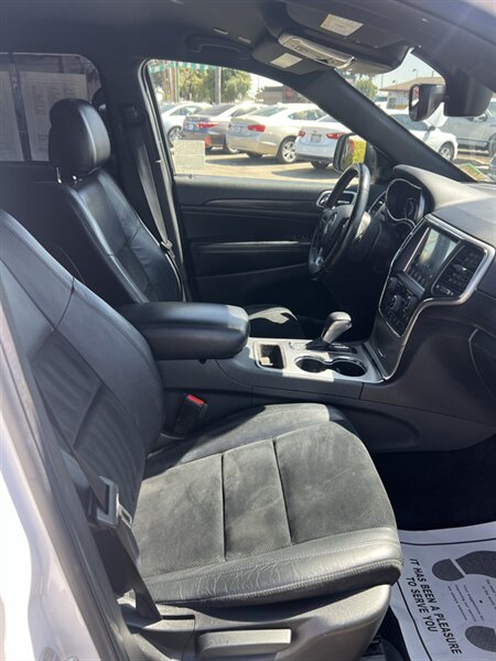2018 Jeep Grand Cherokee Laredo - Photo 9 - Visalia, CA 93292