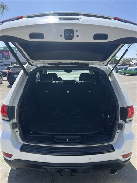2018 Jeep Grand Cherokee Laredo - Photo 8 - Visalia, CA 93292