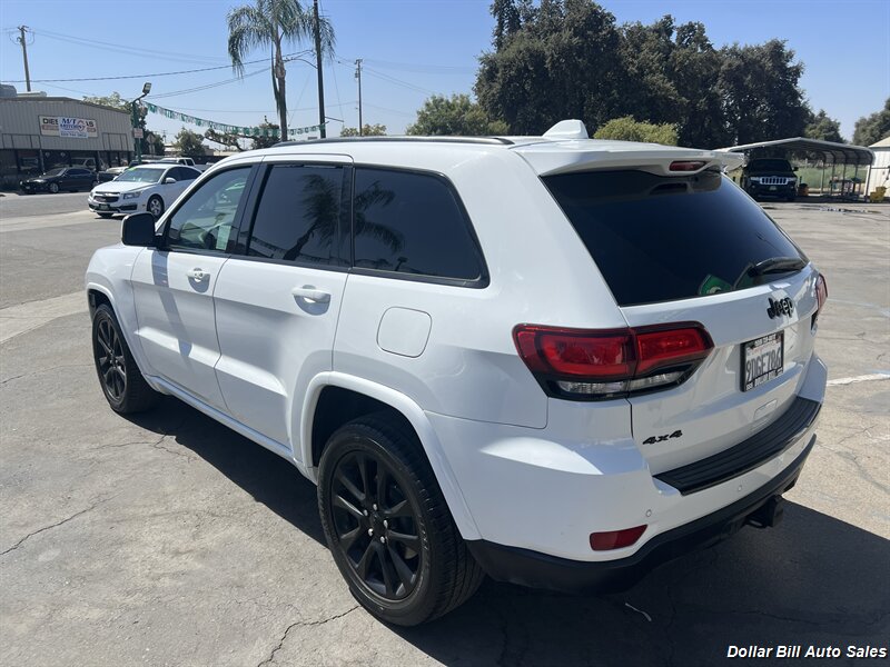2018 Jeep Grand Cherokee Laredo - Photo 2 - Visalia, CA 93292